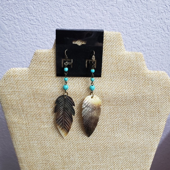 Feather Earring Bundle EUC - Picture 4 of 5